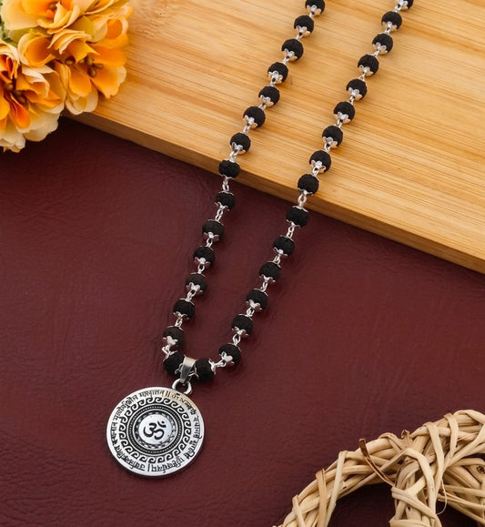 शिव शक्ति कवच: महामृत्युंजय मंत्र एवं सिद्ध रुद्राक्ष माला