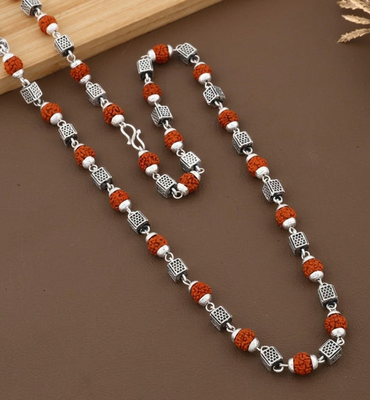दिव्य सिल्वर-कैप्ड रुद्राक्ष माला: आध्यात्मिक ऊर्जा और शाश्वत सुंदरता का अद्भुत संगम — उच्च गुणवत्ता वाला वास्तविक उत्पाद