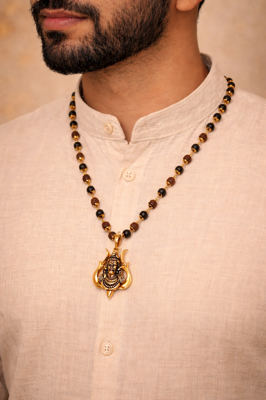 दिव्य कवच: भगवान शिव का त्रिशूल एवं पवित्र रुद्राक्ष माला — उच्च गुणवत्ता वाला वास्तविक उत्पाद
